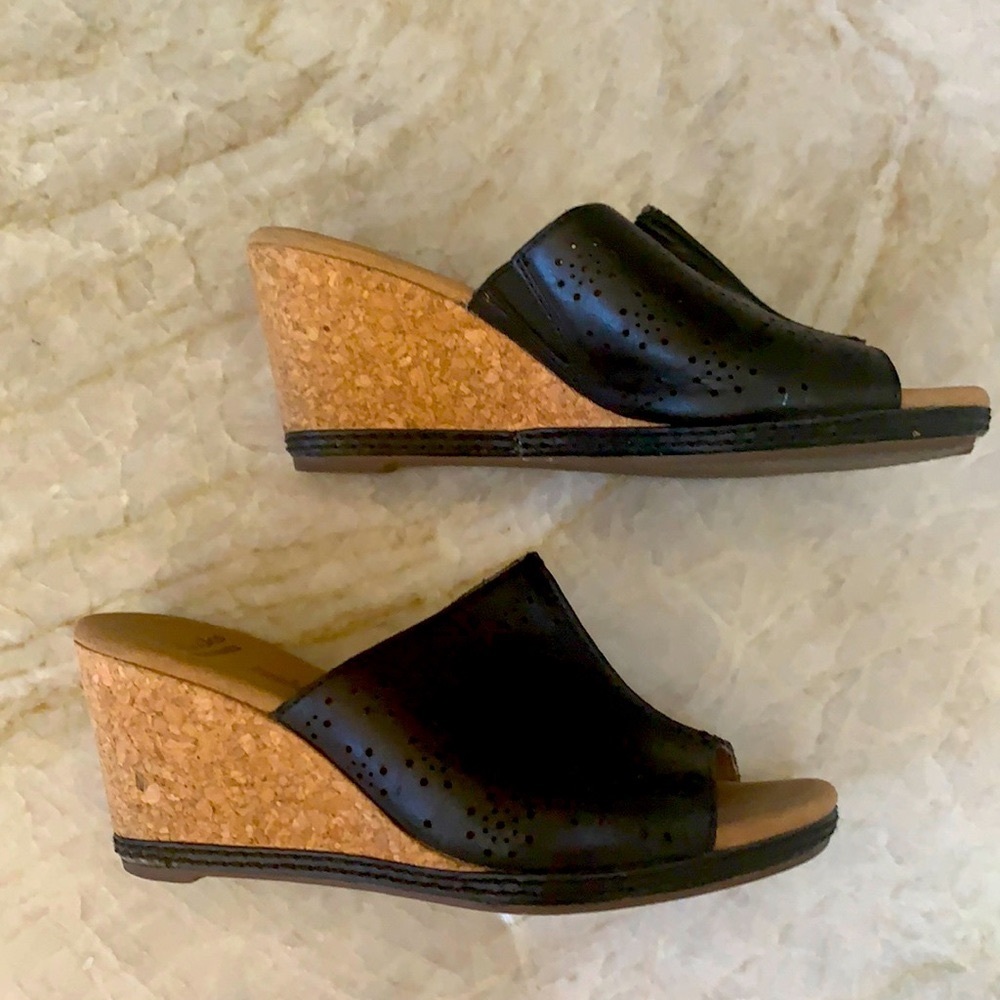 Clarks size 6 black wedge